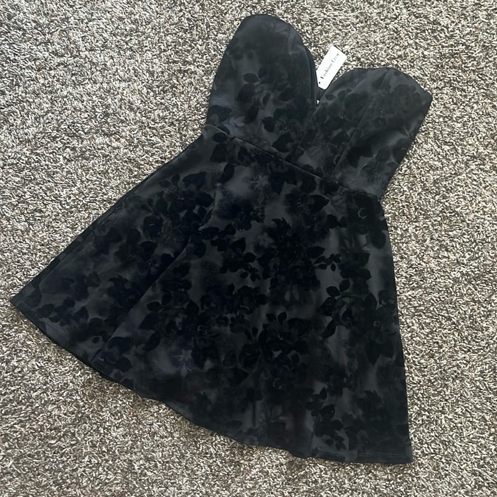 NWT Fashion Crew January 7 Black Velvet Strapless Floral Dress, Size Medium